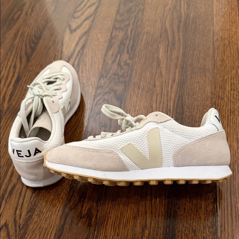 Like-New Women’s Veja Rio Branco Sneakers - White Pierre Natural. Size EU 39 - Picture 8 of 13